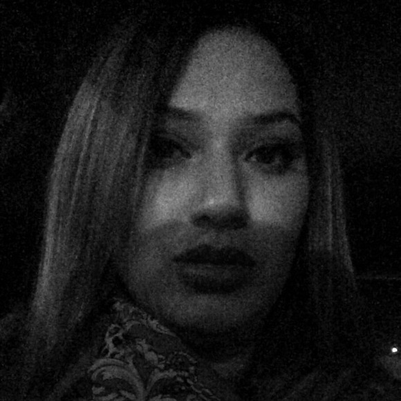 Profile Picture of Lizeth Rivera (@misslizzie01) on Poshmark