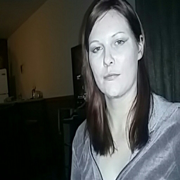 Profile Picture of Stephanie Hapner (@hapner12) on Poshmark