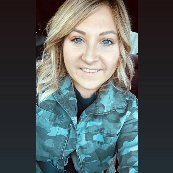 Profile Picture of Taylor Cagle (@taycagle98) on Poshmark