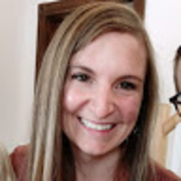 Profile Picture of Beth Boyd (@bboydcloset) on Poshmark