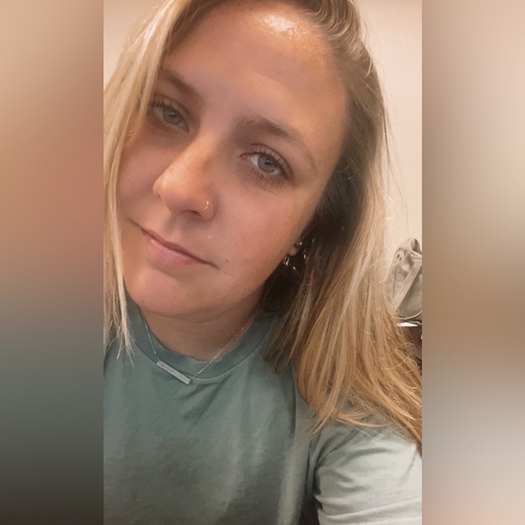 Profile Picture of Libby Miller (@lawalsh) on Poshmark