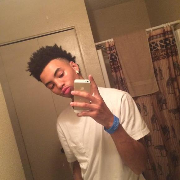 Profile Picture of Stephen Davis (@thecom3up) on Poshmark