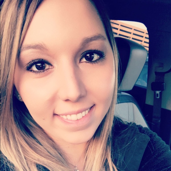 Profile Picture of Briana Blevins (@tbriana21) on Poshmark