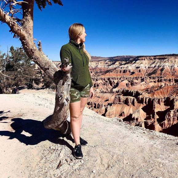 Anna Wickham - Poshmark Profile Picture of Anna Wickham (@wick11) on Poshmark