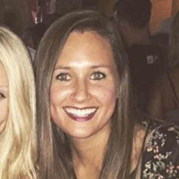 Profile Picture of Kelly Distad (@kelly_distad) on Poshmark