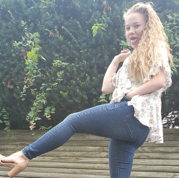 Profile Picture of Annebell Buchert (@dangerousrose) on Poshmark