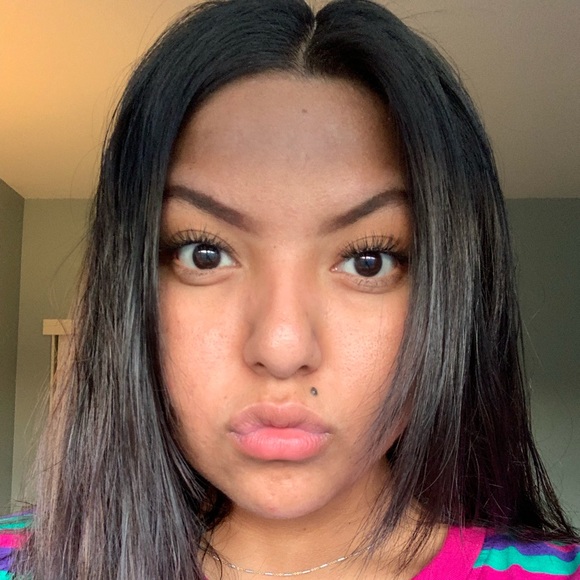 Profile Picture of Davia Highelk (@daviahighelk) on Poshmark