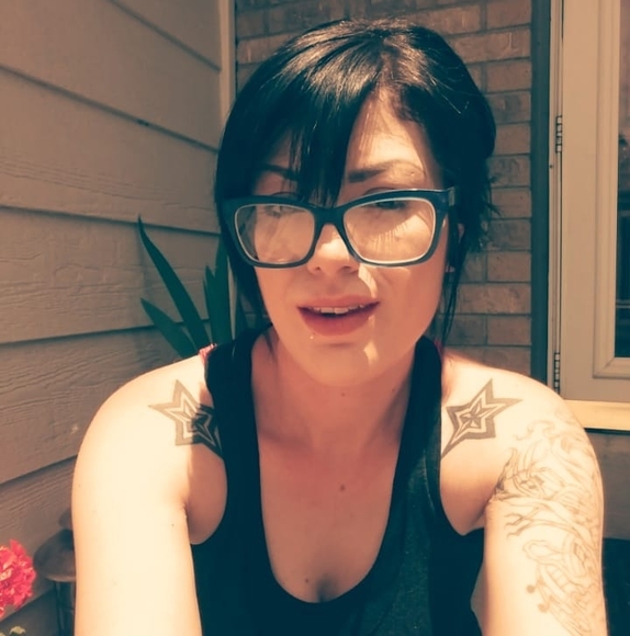 Profile Picture of Angelica Zastrow (@angiefrankie88) on Poshmark