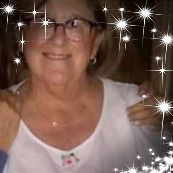 Profile Picture of Joanne Murasso (@joaniem) on Poshmark