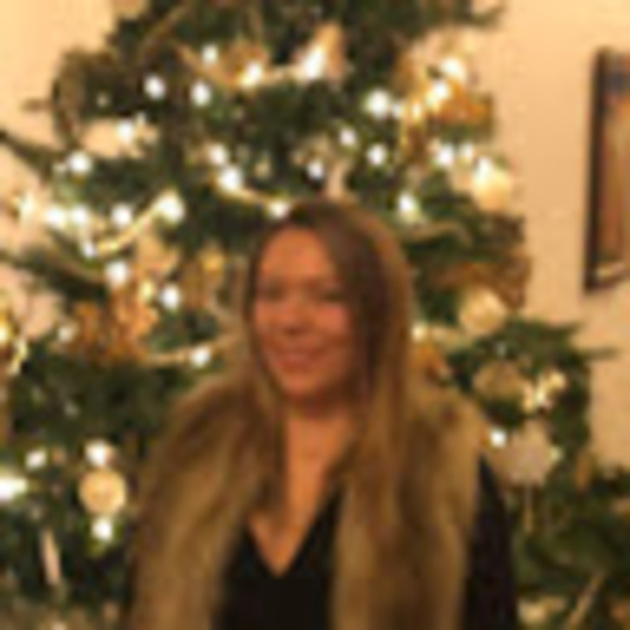 Profile Picture of Kaytlyn Vitelli (@vitellikaytlyn) on Poshmark