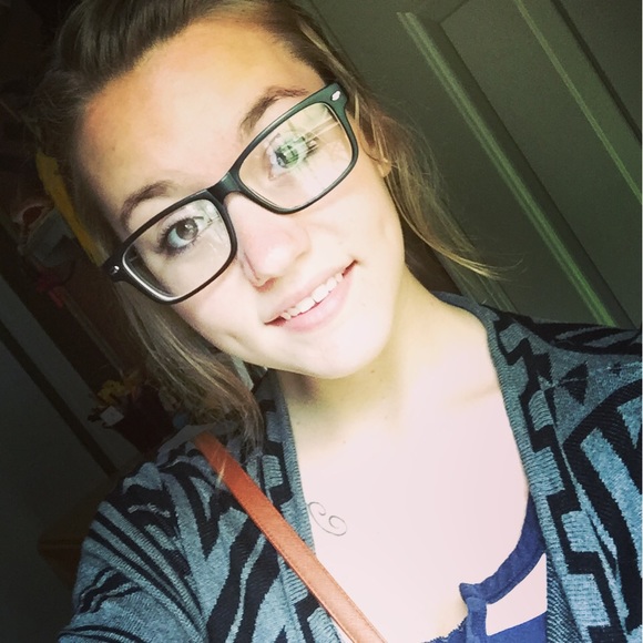 Profile Picture of Megan Patsey (@patseymegan03) on Poshmark