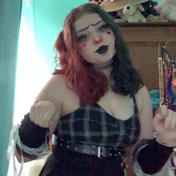 Anya Richter - Poshmark Profile Picture of Anya Richter (@closetedchaos) on Poshmark