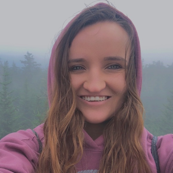 Profile Picture of Michaella Jakala (@michaellajakala) on Poshmark