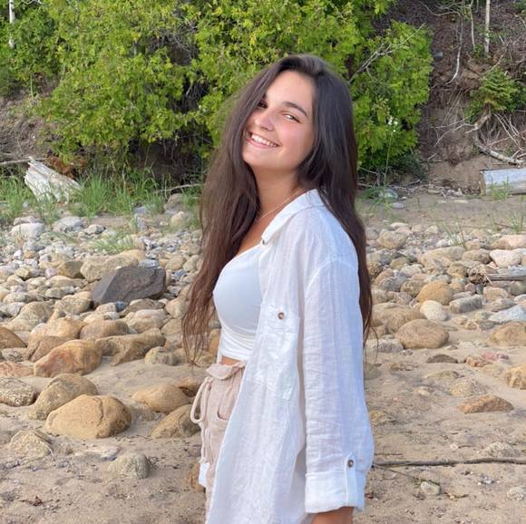 Emmy Aylwin - Poshmark Profile Picture of Emmy Aylwin (@emmyaylwin) on Poshmark