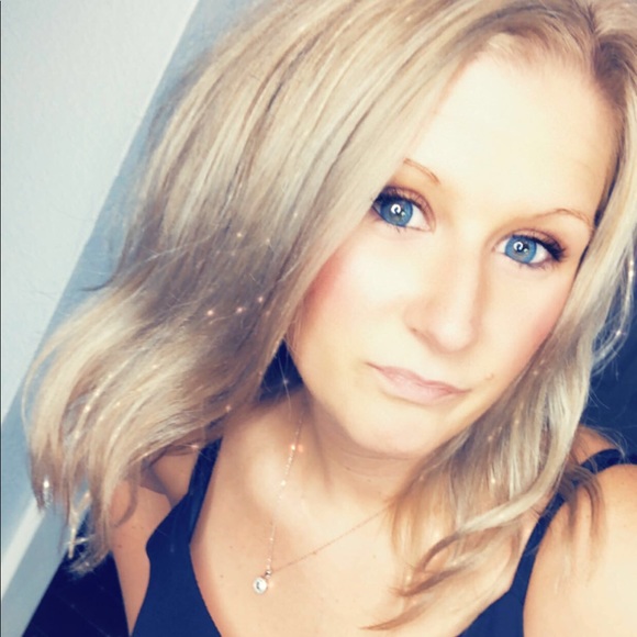 Chelsey Bauler - Poshmark Profile Picture of Chelsey Bauler (@cbauler) on Poshmark