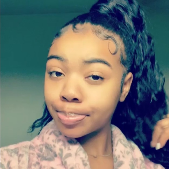 Profile Picture of Nasiehra Freeman (@nasidiorr) on Poshmark