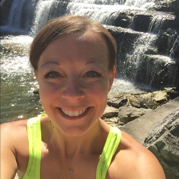 Profile Picture of Kristen Wudyka (@kdwudyka) on Poshmark