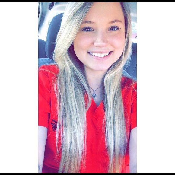 Profile Picture of Kaitlyn Almaroad (@kaitlyn_alma) on Poshmark
