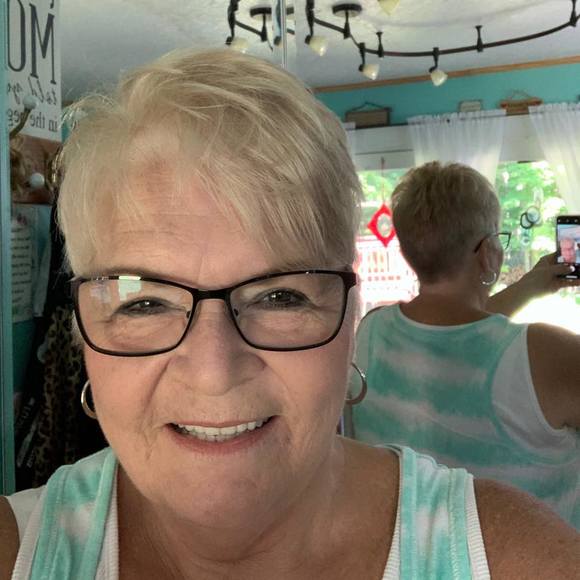 Profile Picture of Anida Inman (@anidainman) on Poshmark