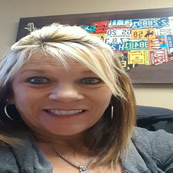 Profile Picture of Cindy Vanpool (@vanpool) on Poshmark