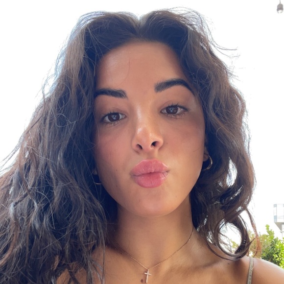 Profile Picture of Bella Caruso (@bellacaruso482) on Poshmark