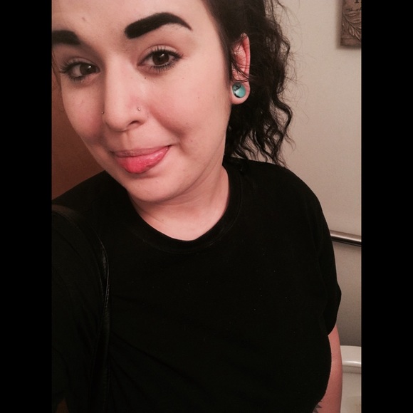 Profile Picture of Liz Schriver (@lschri257) on Poshmark