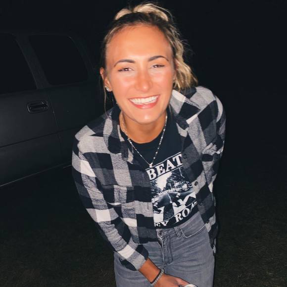Profile Picture of Kyleigh Ramlow (@kyleighramlow) on Poshmark