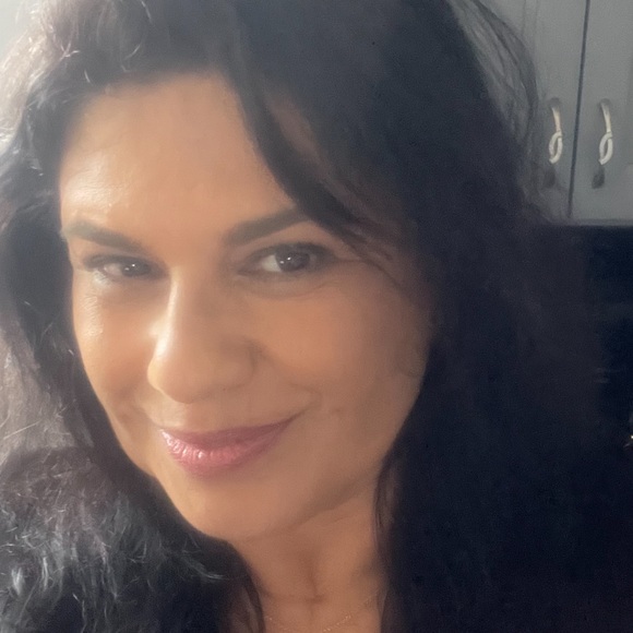 Profile Picture of Raquel Tatoy (@rtatoy) on Poshmark