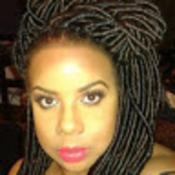 Profile Picture of Candace Batts (@facejunkee) on Poshmark
