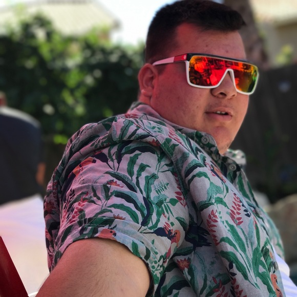 Profile Picture of Daniel Caldera (@dcaldera7523) on Poshmark