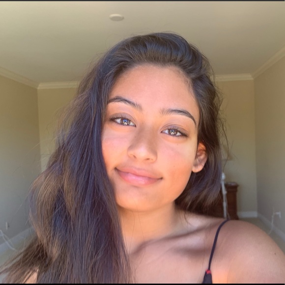 Profile Picture of Shrina Patel (@shrina_patel) on Poshmark
