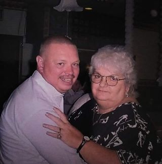 Profile Picture of Suzi FippingerJones (@zippyfippyjones) on Facebook