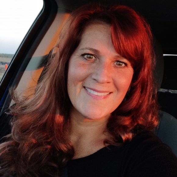 Profile Picture of Jill Mcfarland (@jilly2017) on Poshmark