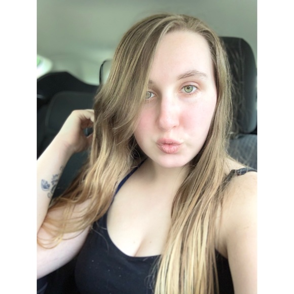 Profile Picture of Mercedes Glidewell (@glidewell1999) on Poshmark