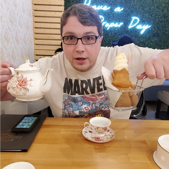 Profile Picture of Kenny Reeves (@awfulslothagus) on Poshmark