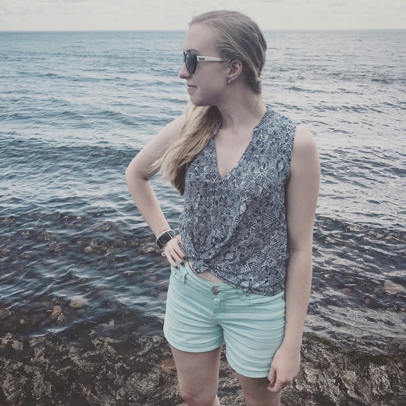 Profile Picture of Michelle Adamyk (@michelleadamyk) on Poshmark