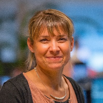 Profile Picture of ROBIN Hélène (@ROBINHlne2) on Twitter
