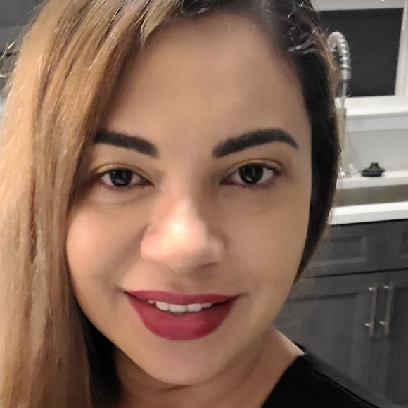 Profile Picture of Patty Alvarez (@pattyalvarez193) on Poshmark