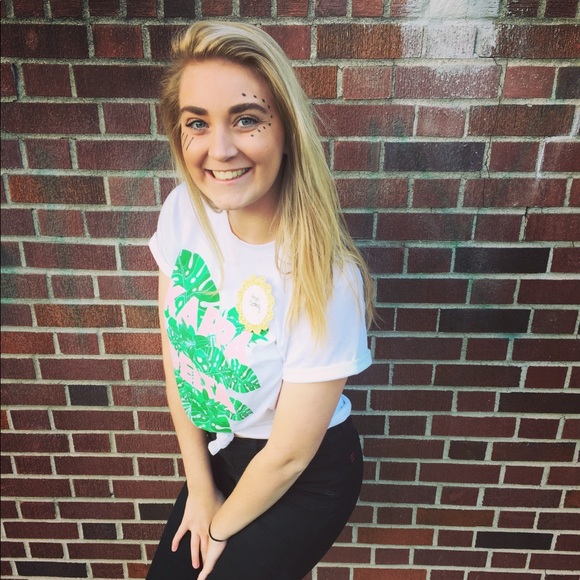 Profile Picture of Aryn Cleberg (@aryncleberg) on Poshmark