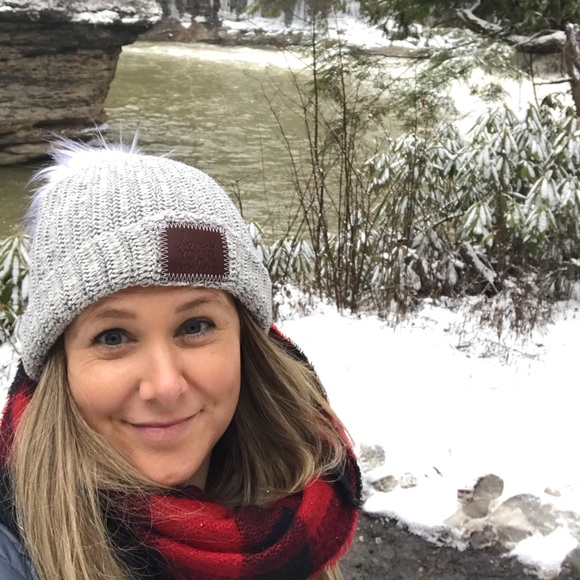 Kelly Kummer - Poshmark Profile Picture of Kelly Kummer (@kellyjkummer) on Poshmark