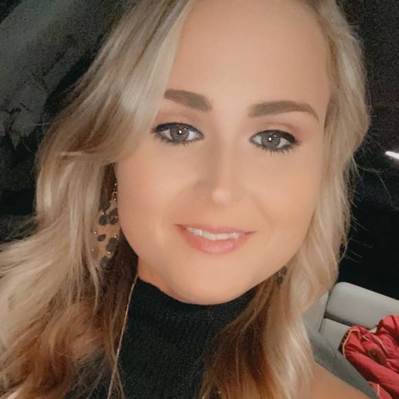 Profile Picture of Jessica Glenn (@jessicaglenn520) on Poshmark