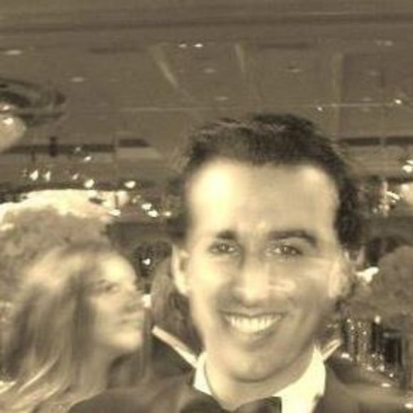 Profile Picture of Daniel Naysan (@dnaysan) on Poshmark