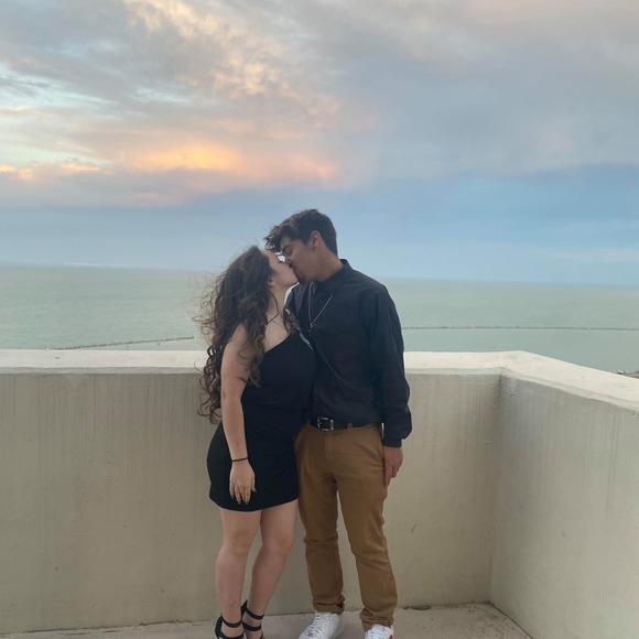 Profile Picture of Caitlin Cordova (@caitlincordova) on Poshmark