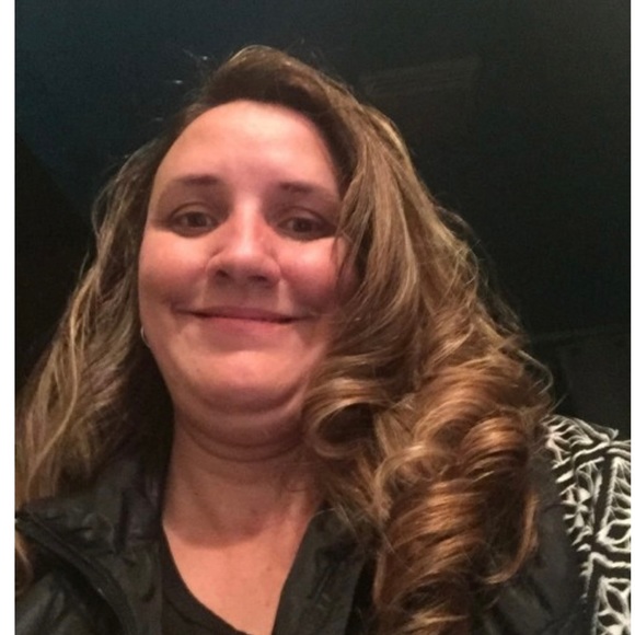 Stephanie Dissinger - Poshmark Profile Picture of Stephanie Dissinger (@smpeace) on Poshmark