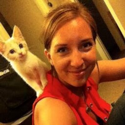 Profile Picture of Lindsay Wolfe (@lindsayawolfe) on Twitter