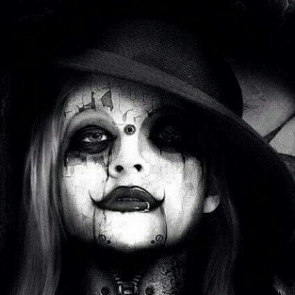 Profile Picture of Jaclyn Frost (@jaclyn_frost) on Poshmark