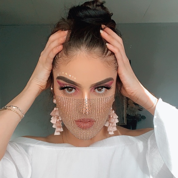 Profile Picture of Leslie Heltmach (@leslieheltmach) on Poshmark