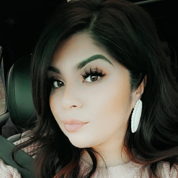 Profile Picture of Becky Wimple (@bames87) on Poshmark