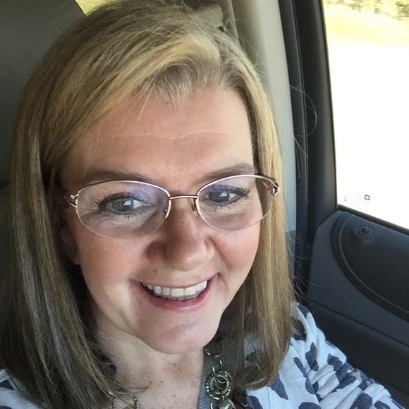 Profile Picture of Glenda Schwebel (@gschwebel1) on Poshmark