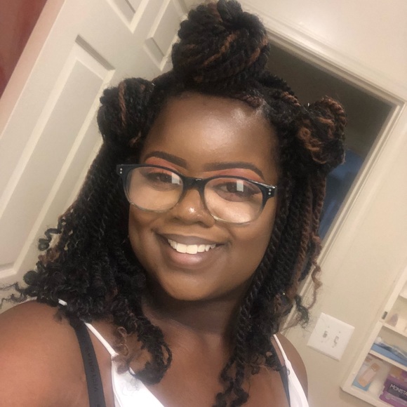 Profile Picture of Victoria Leach (@leachvictoria12) on Poshmark